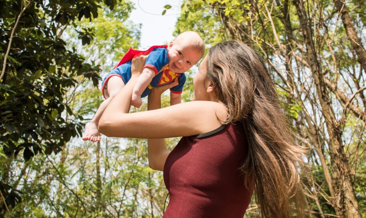 coach en parentalité : la superwoman des familles